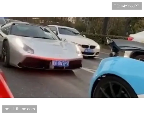 拉莫斯居然把豪车当公交坐？这架势普通人怎么受得了啊！